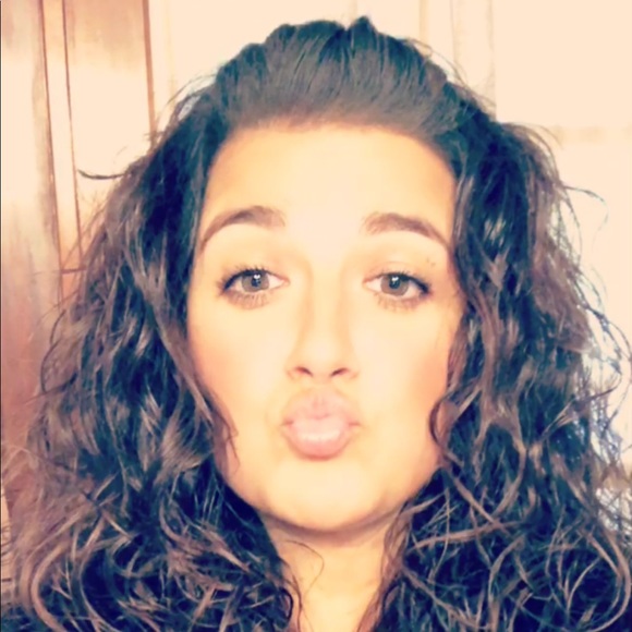 Meet your Posher, Tiffany - Picture 1 of 1